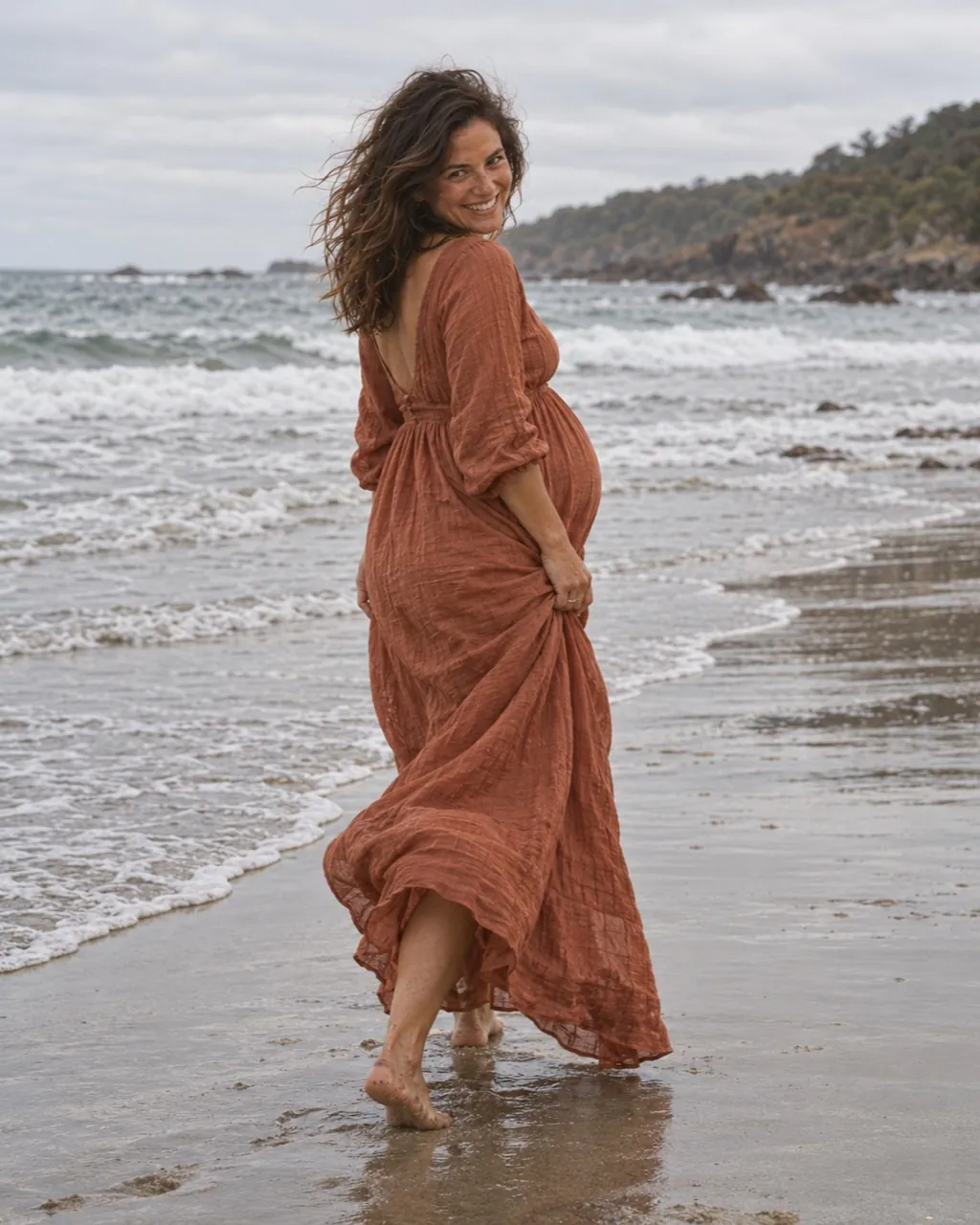 Maternity photoshoot sample: Beach walk